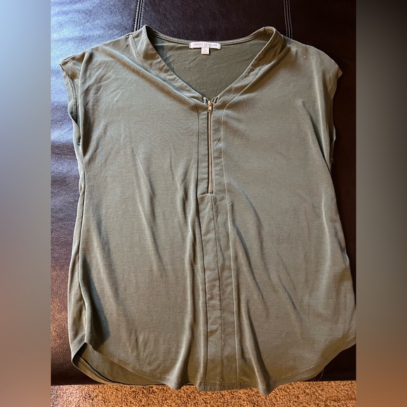 Green blouse - Picture 1 of 3